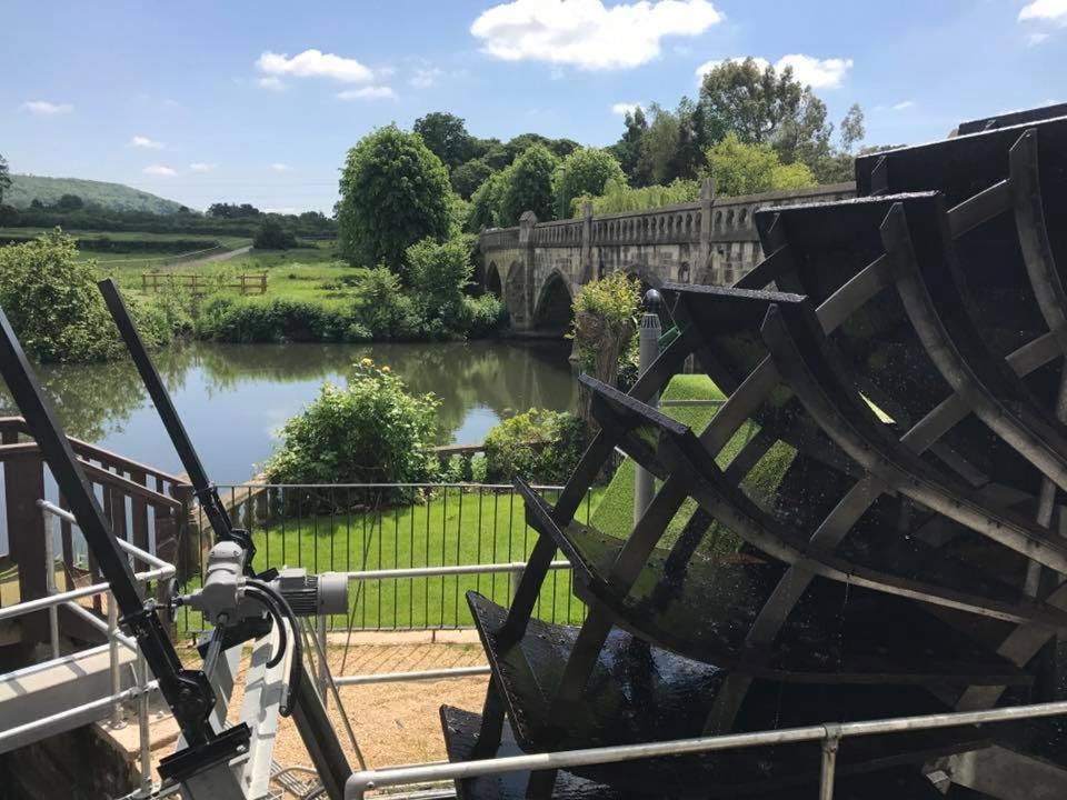 The waterwheel beside the bridge over the River Avon